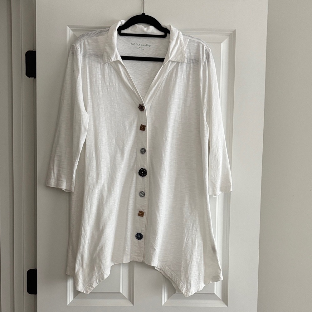 Soft Surroundings White Button-Down Shirt w/ Unique Buttons.Excellent condition